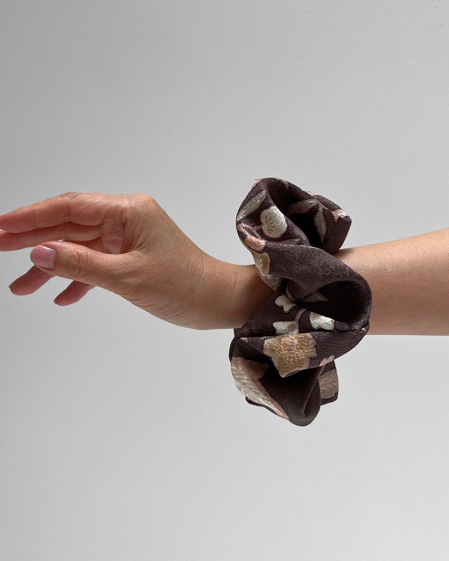 Bella Scrunchie - Exotic Flowers in Cedar Brown